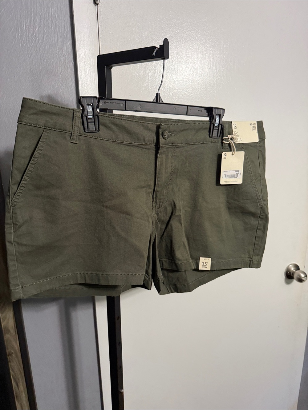 a.n.a women’s Olive Green Mid-Rise Twill Short 3.5” Inseam Shorts
